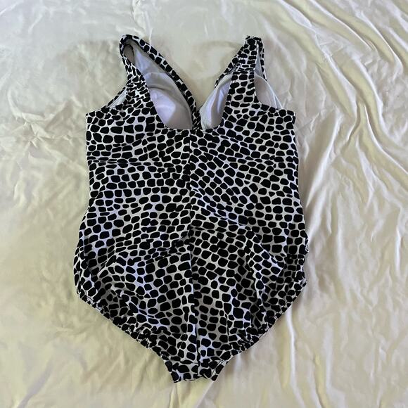 Miraclesuit Plus Size Black & White Dalmatian Dot Ruched One Piece Lined Wmn 16W - Picture 5 of 12